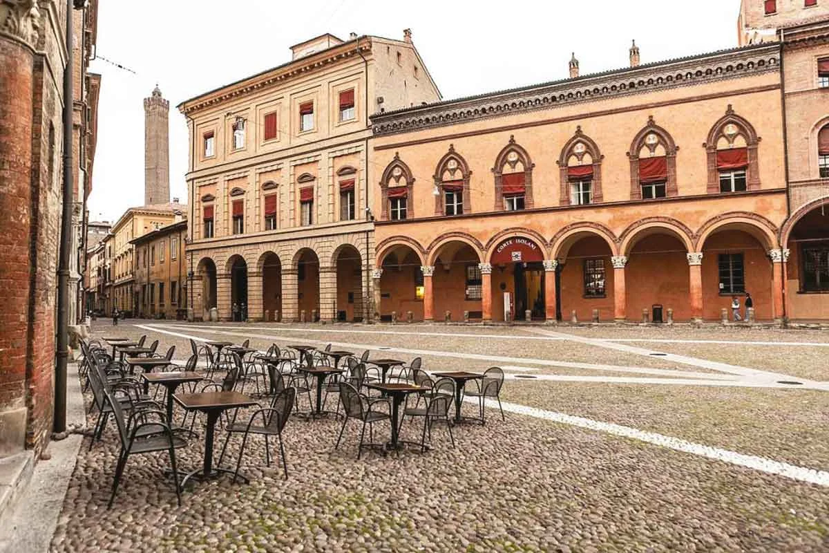 Sala storica di Palazzo Isolani con architettura monumentale, location per eventi esclusivi
